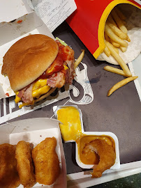 Cheeseburger du Restauration rapide McDonald's à Paris - n°2
