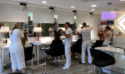 Headhunters Hair And Beauty à Valbonne