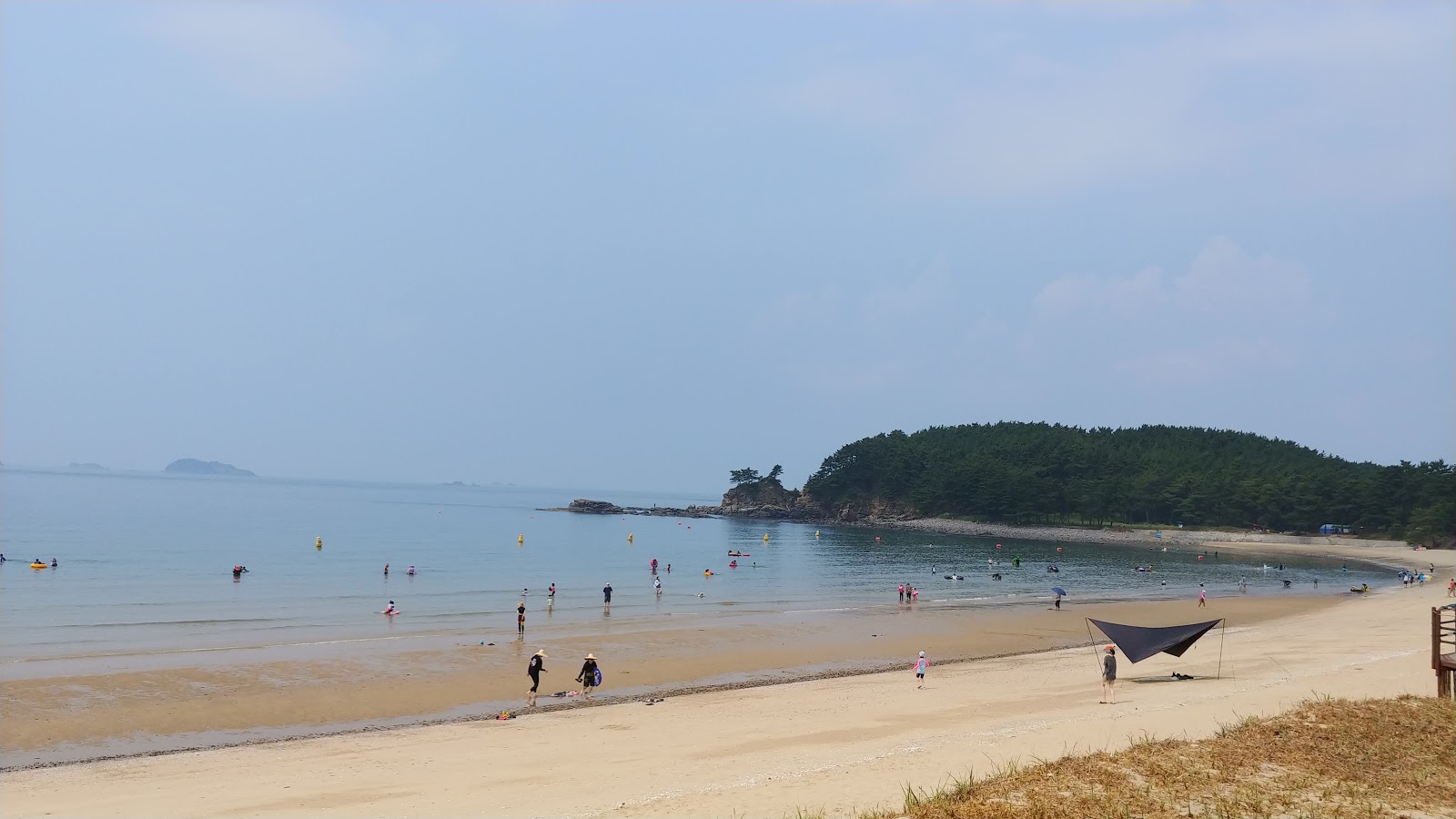 Fotografija Guryepo Beach in naselje