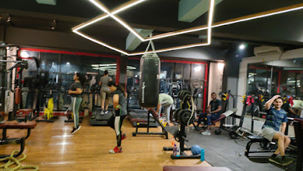 Bluerock Fitness - Plot No.183, Super Pride Building, Ring Rd, Near Jaripatka Police Station, Nagpur, Maharashtra 440014, India