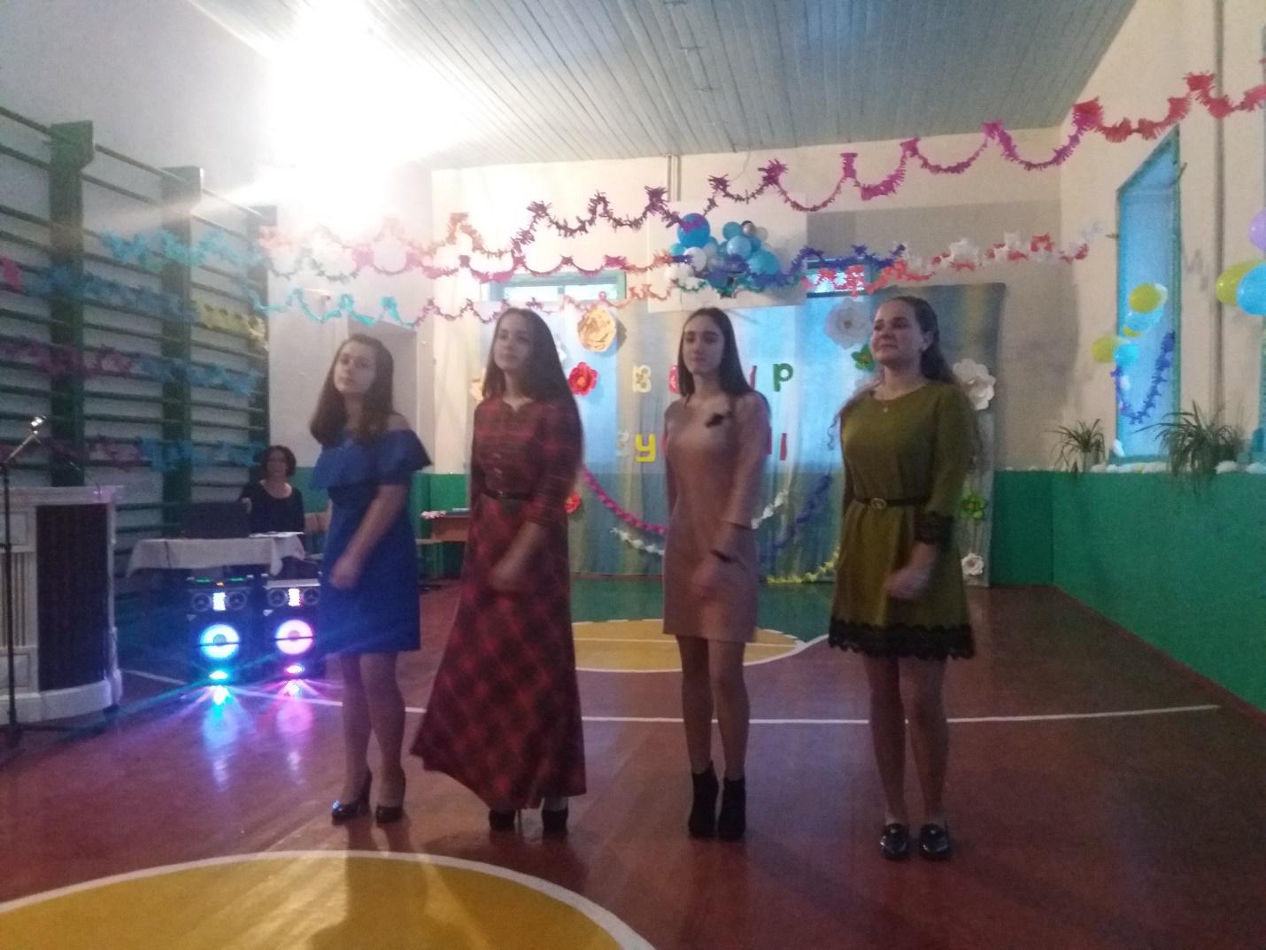 http://dikvik2009.ucoz.net/2018-2019part1/vechir_zustrichi_2019-5.jpg