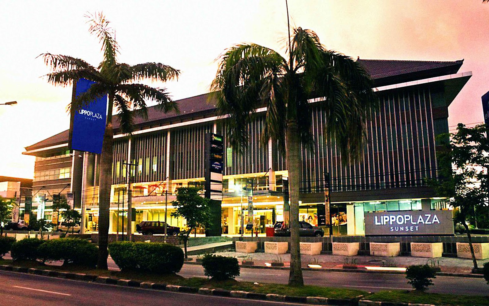 Lippo Plaza Sunset - Malls in Bali: From Seaside to Center of the City
