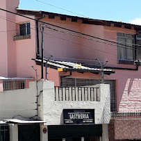 SASTRERÍA SU ELEGANCIA DISTINCIÓN.