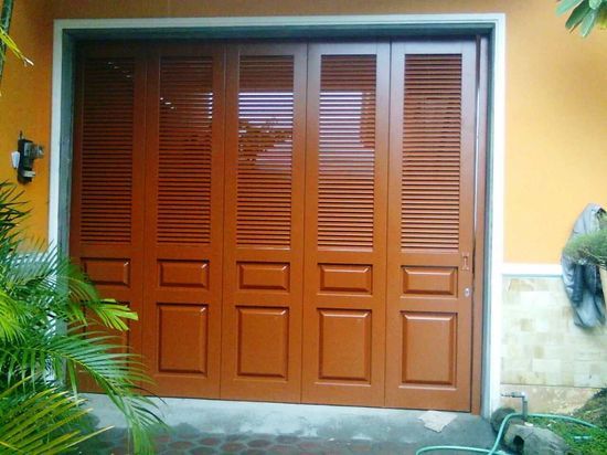 desain pintu garasi kayu