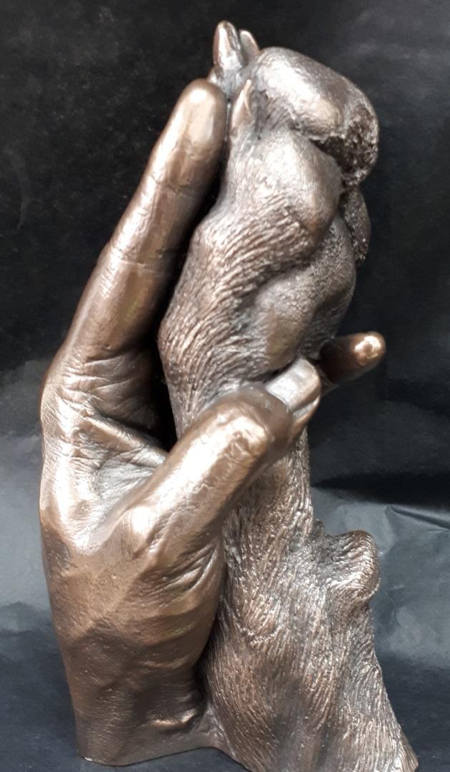 C:UsersAmanda's PCAppDataLocalMicrosoftWindowsINetCacheContent.WordCold cast bronze adult and dog paw holding paws cast1.jpg