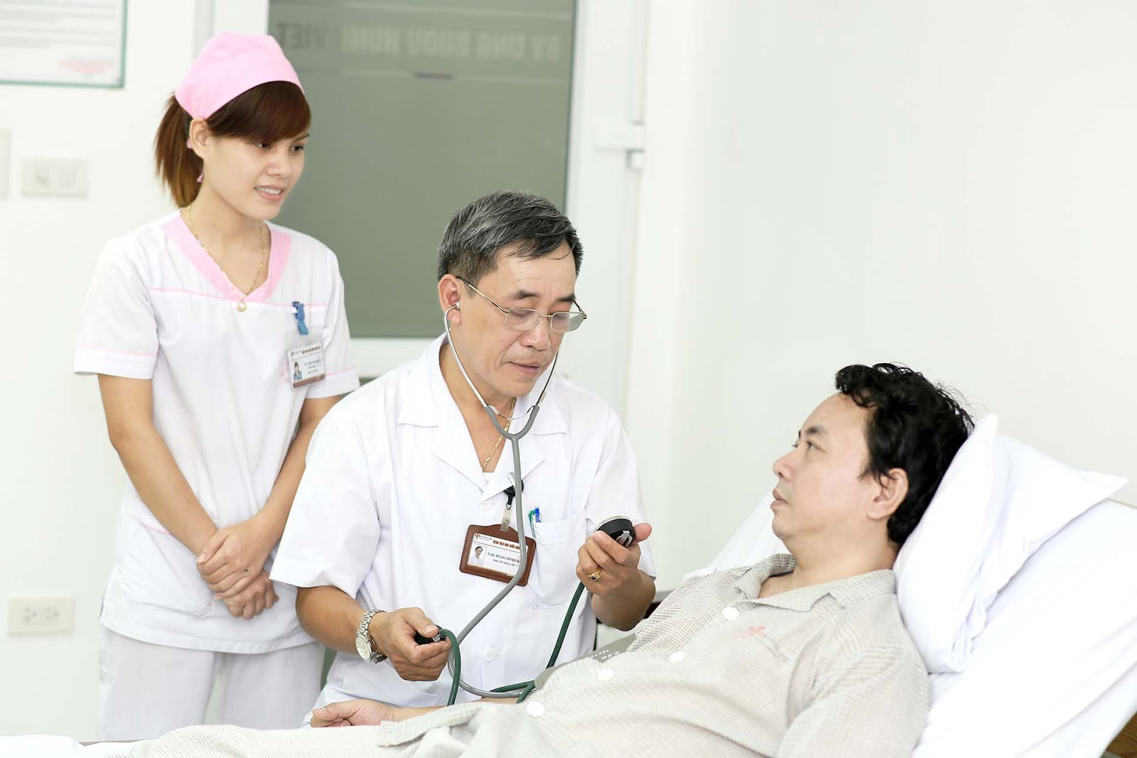 Quy định về người cấp giấy ra viện.