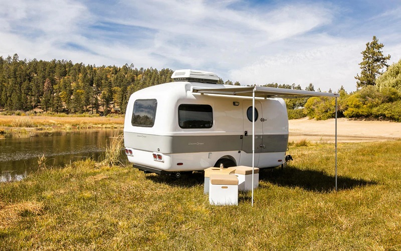 Airstream Alternatives happier camper traveler exterior