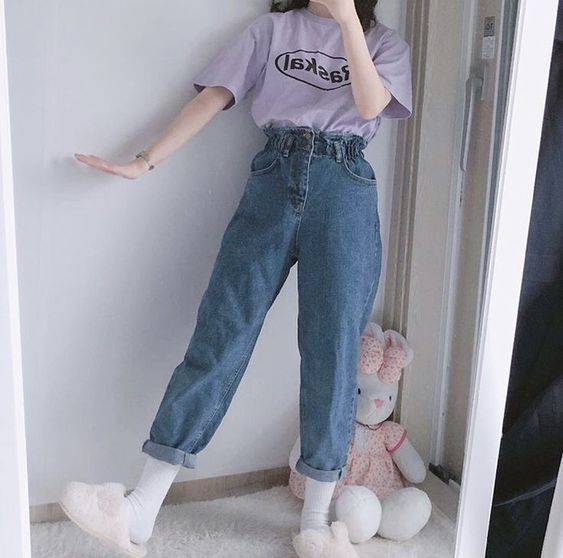 Outfit tuy đơn giản nhưng trông cực trẻ trung, phong cách
