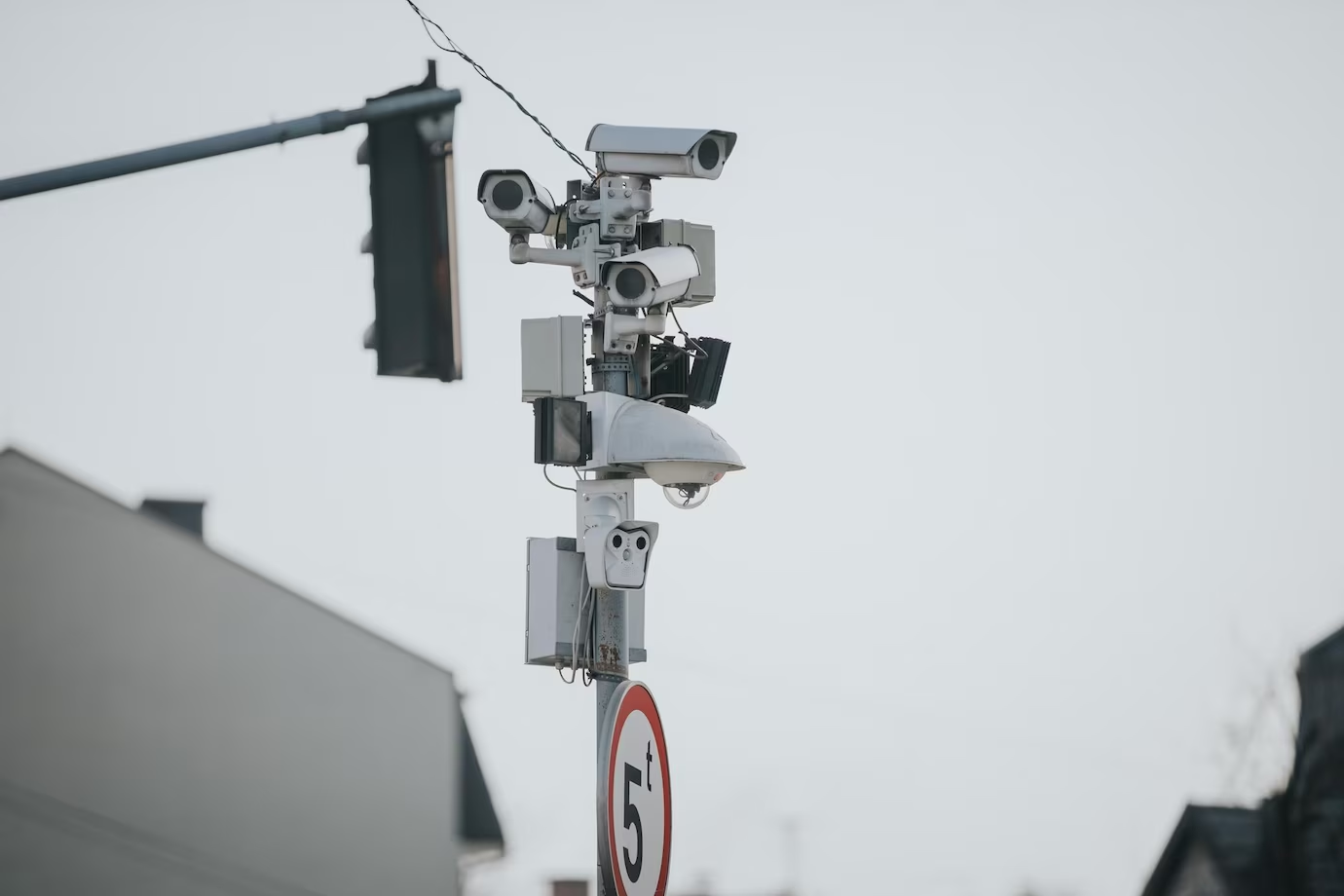 multi-angle traffic cameras on the street pole