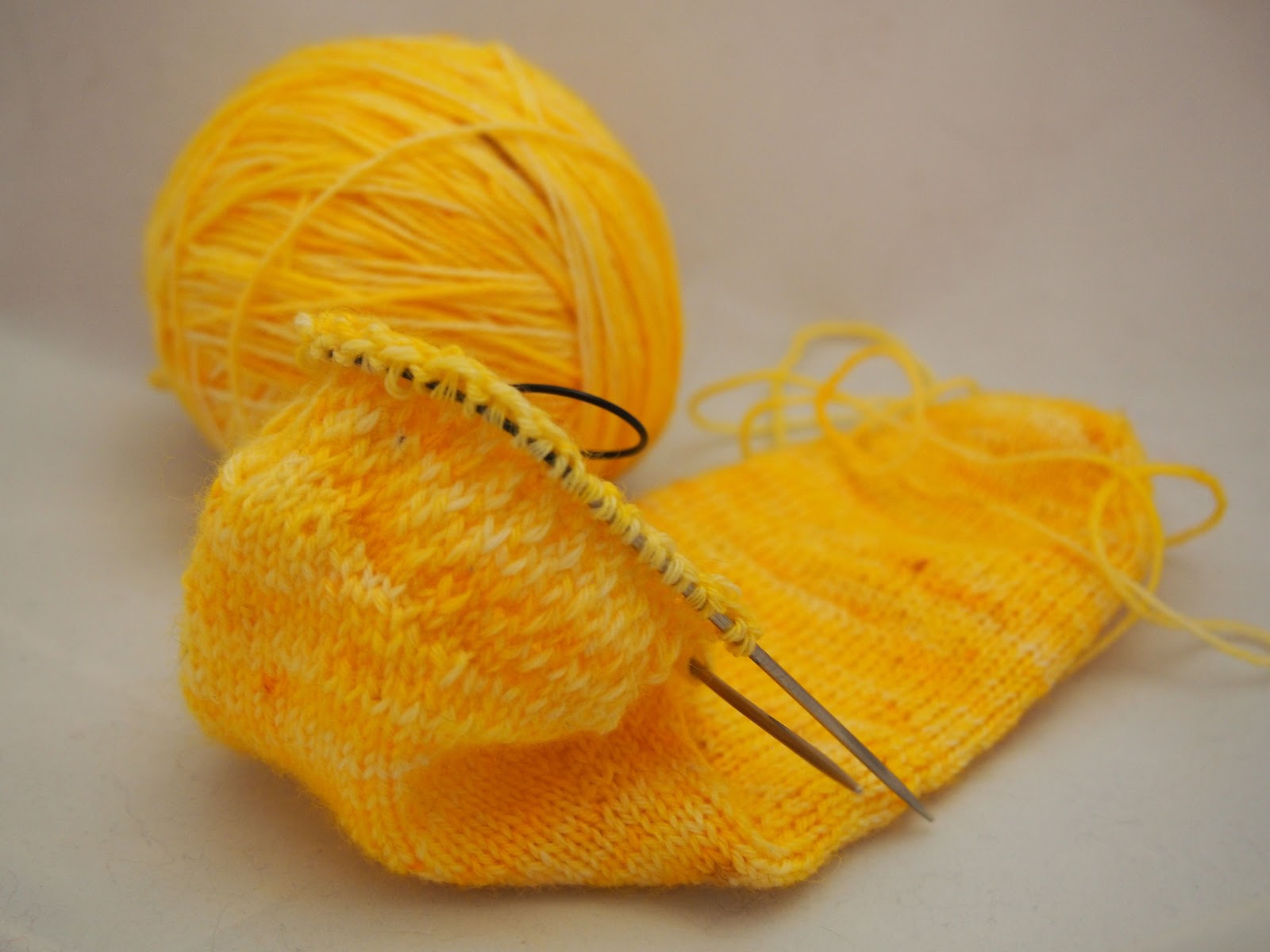 Knitting a toe up sock