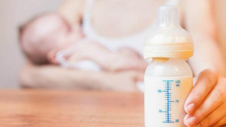 Sữa mẹ và sữa công thức uống cách nhau bao lâu