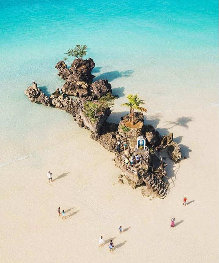 Willy’s Rock Boracay