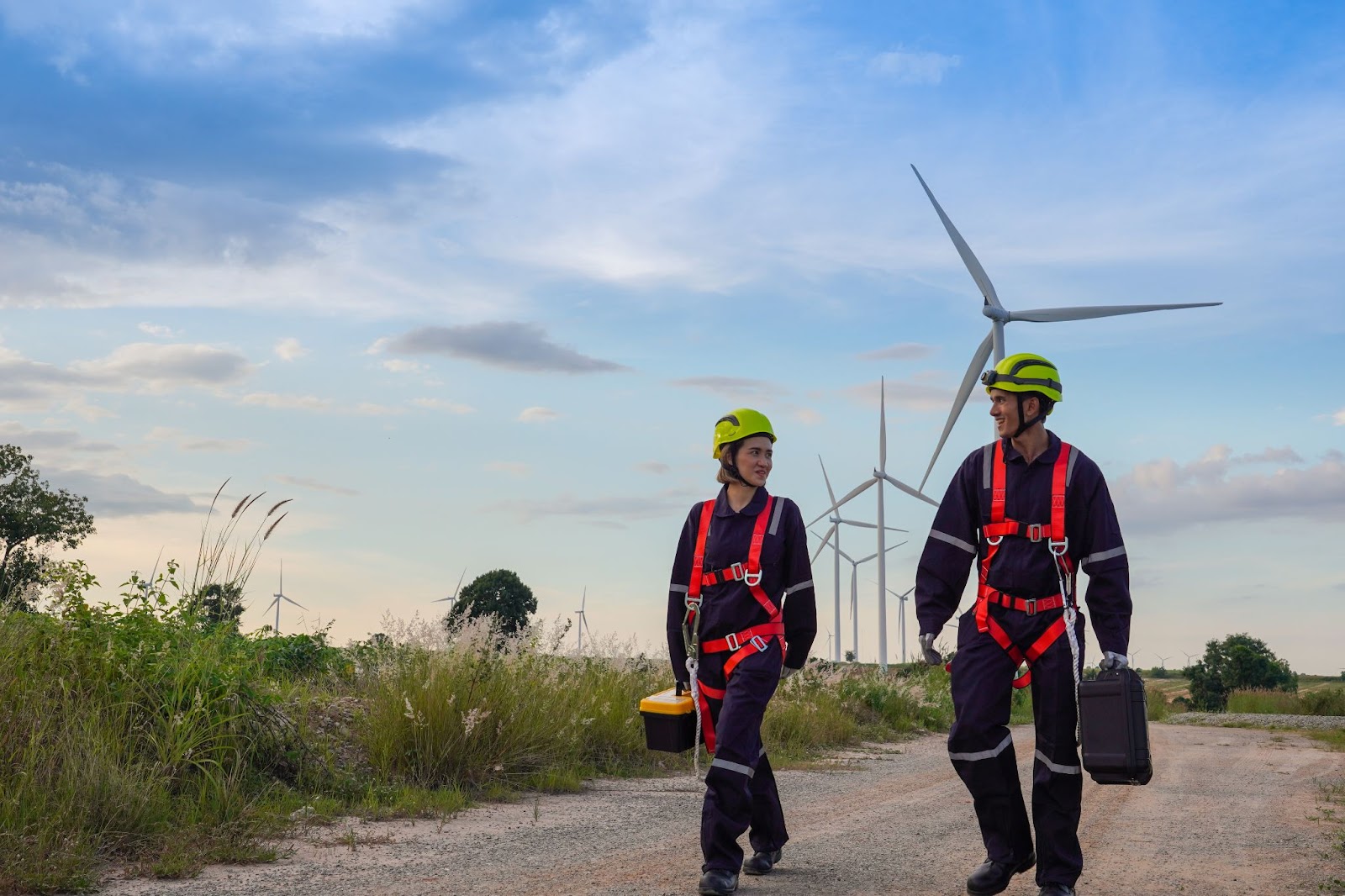things to know about becoming a wind turbine technician