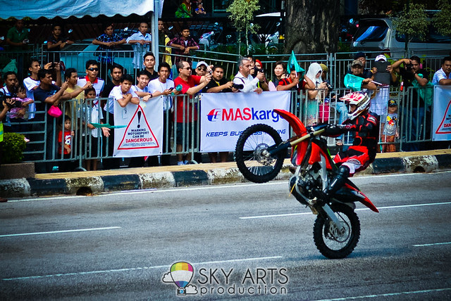 Petronas Motorsport Demo Run 2013 KLCC 17 March | TianChad.com