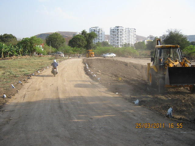 This is that 30 meter wide road on which DSK Gandhakosh Baner Pune would be!