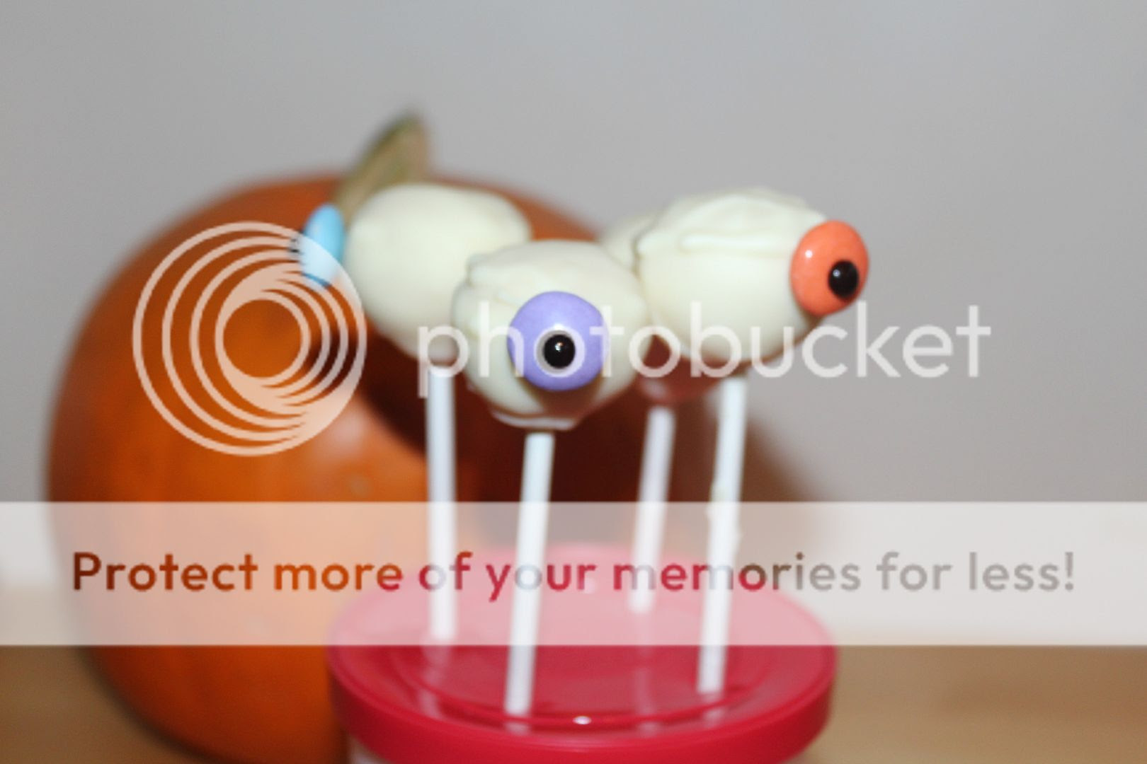 eyeball-cake-pops