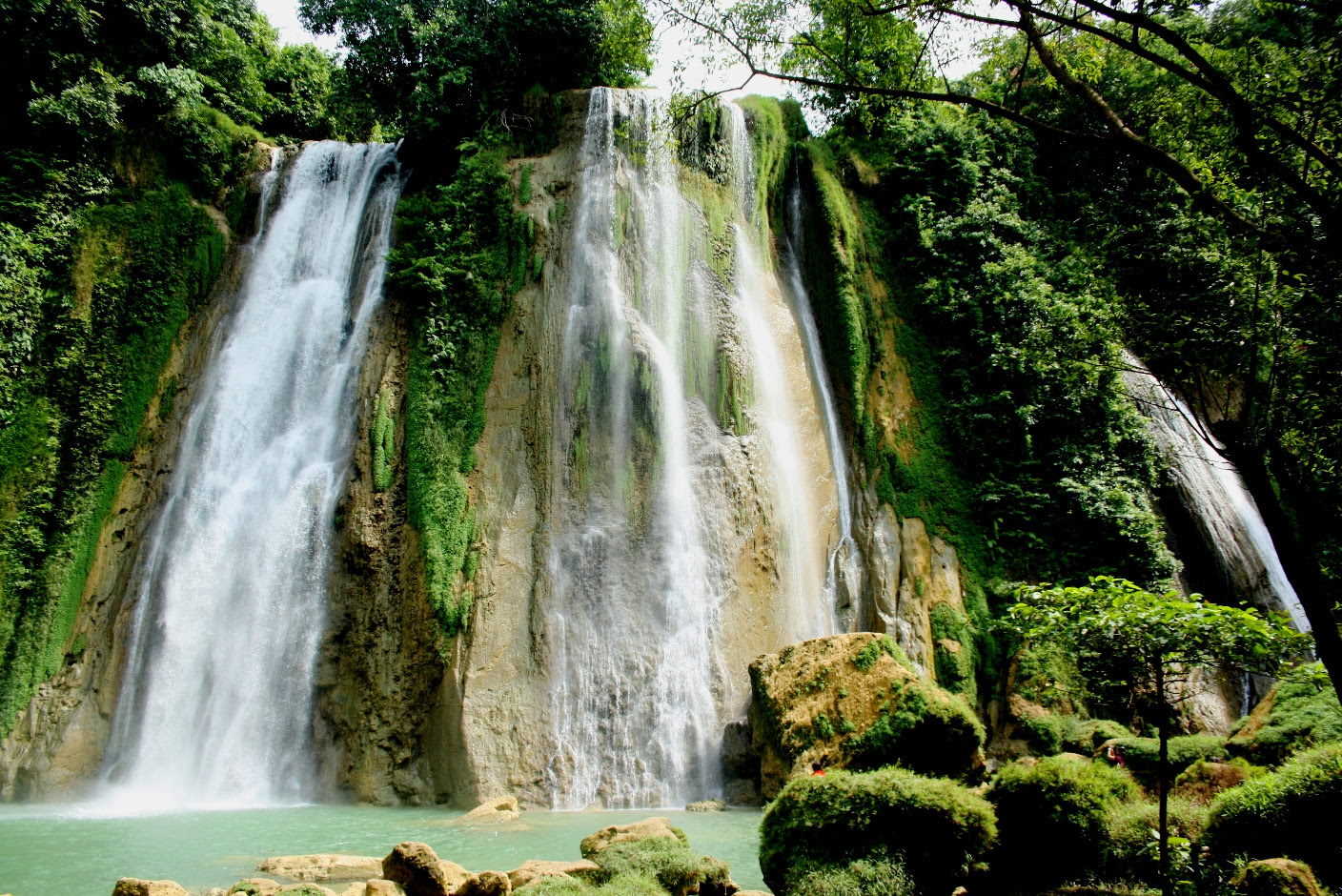 Curug Cikaso, Salah Satu Curug Terindah di Dunia - LandakTerbang