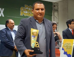 Higor César, do Globo FC, foi eleito o melhor treinador do Campeonato Potiguar 2014 (Foto: Augusto Gomes/GloboEsporte.com)