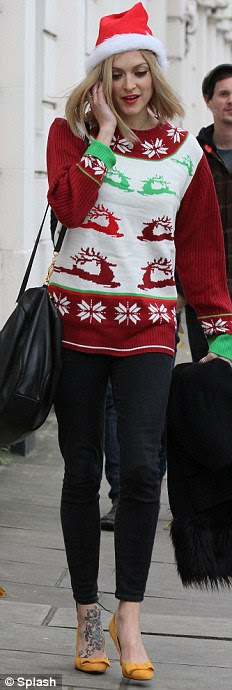 http://i.dailymail.co.uk/i/pix/2011/12/13/article-2073553-0F1AF02300000578-333_232x690.jpg