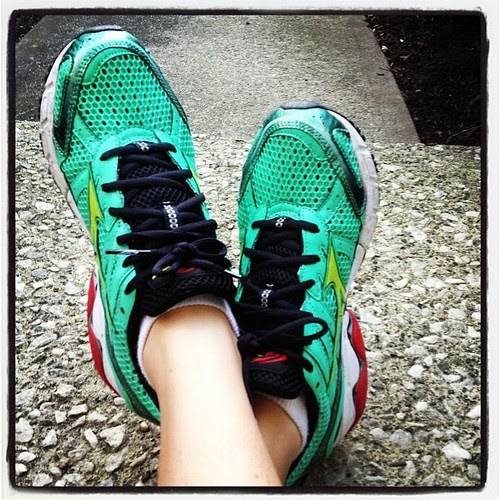 Obviously wearing my bright green @mizunorunning wave inspires to tonight's Glow in the Dark #5kdanceparty