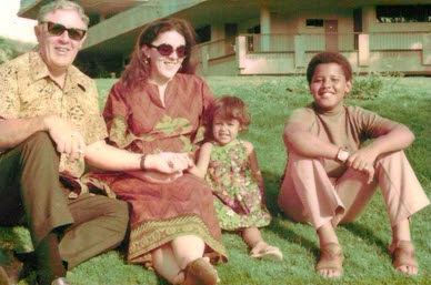 http://upload.wikimedia.org/wikipedia/en/3/33/Ann_Dunham_with_father_and_children.jpg