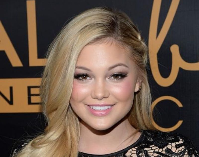 Usa Fashion Music News Olivia Holt At Nine One Zero Salon Melrose