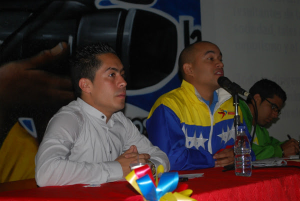 Robert Serra junto a Héctor Rodríguez