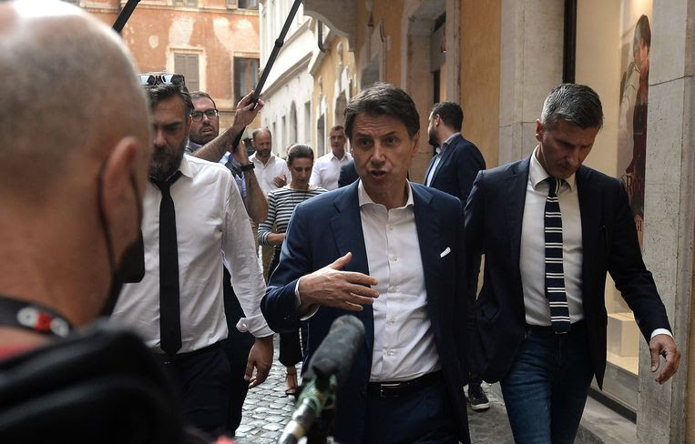De Vijfsterrenbeweging breekt in tweeën, wat betekent dat voor de Italiaanse regering?