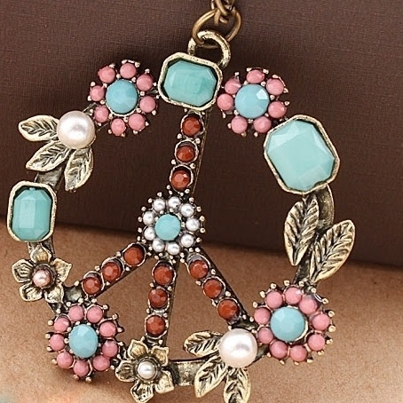http://www.pinterest.com/pin/58828338857186397/ Peace sign pendant! I love this!
