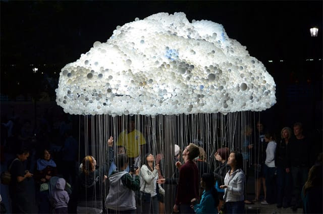 Cloud installation made of 6,000 Light Bulbs multiples lighting light installation clouds Cloud installation made of 6,000 Light Bulbs multiples lighting light installation clouds