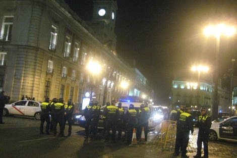 Agentes de policía en la Puerta del Sol. | M.M. Agentes de policía en la Puerta del Sol. | M.M.
