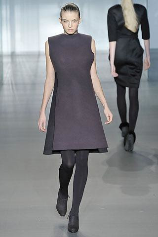 Calvin-Klein-vestido-simetrico
