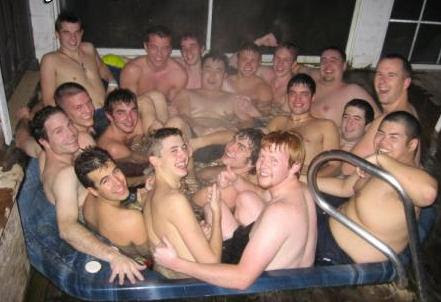 Hosted by imgur.com piscina-banheira-homens