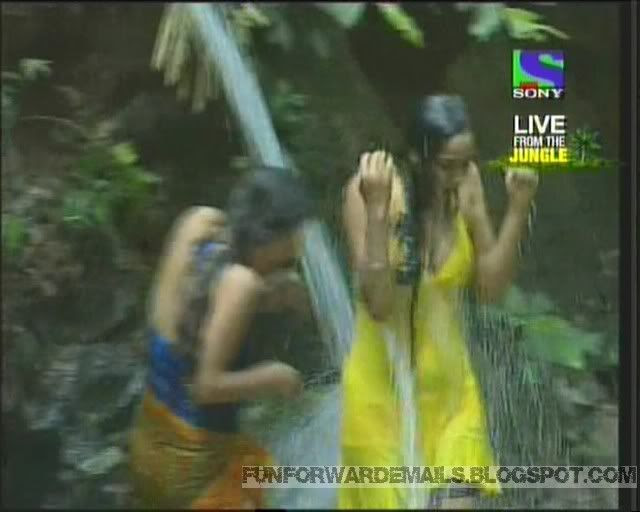 Complete Set of Shweta Tiwari in Iss Jungle se Mujhe Bachao | Taking