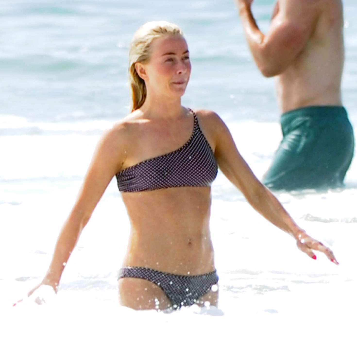 Julianne Hough Poses For Pictures, Reveals Shes Not 