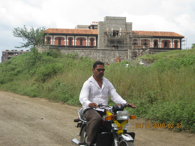 Babasaheb Purandare's Shivsrushti at Ambegaon, near Katraj, Pune! Nirman Viva is just behind it!!