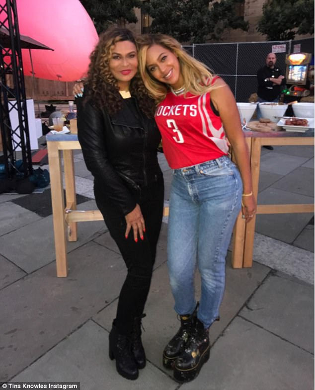 Amor maternal: a mãe de Beyoncé, Tina Lawson, compartilhou uma foto doce com sua filha mais velha no seu dia especial