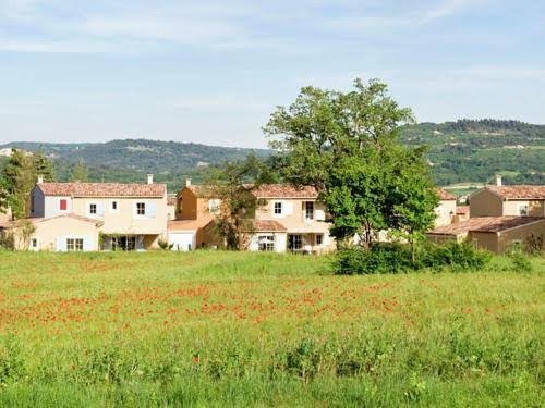 hôtels ESTIVEL- Residence Le Clos Savornin Saint-Saturnin-lès-Apt