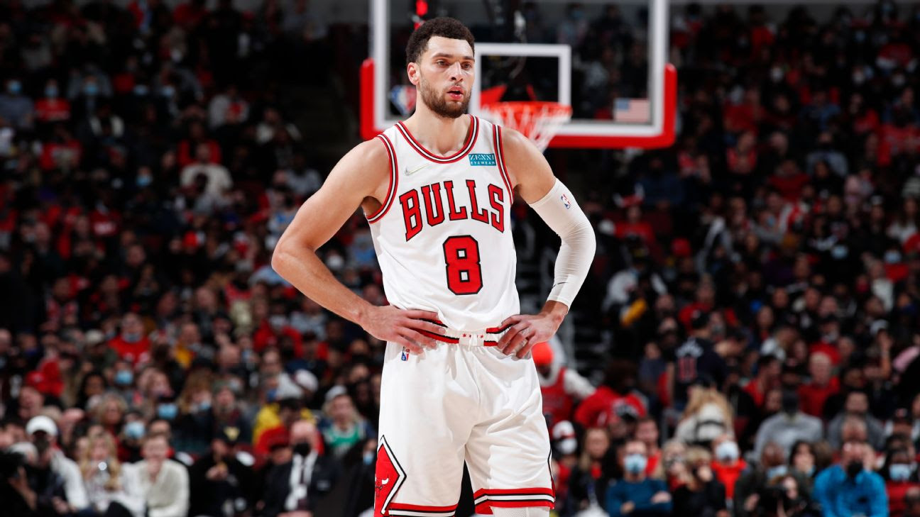 Sources - Chicago Bulls' Zach LaVine to have MRI on injured left knee