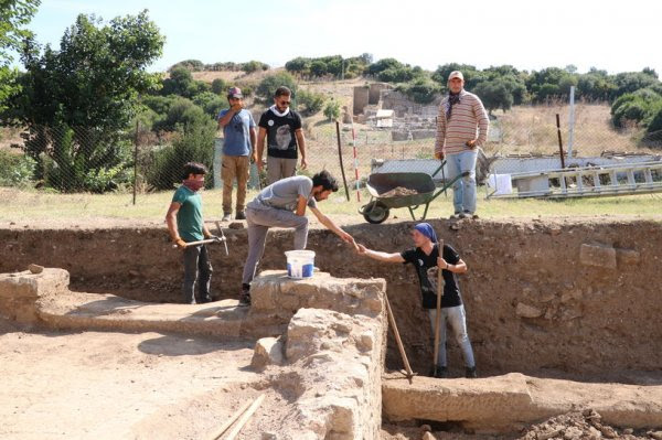 Troya savaşını başlatan Paris için basılan sikke bulundu