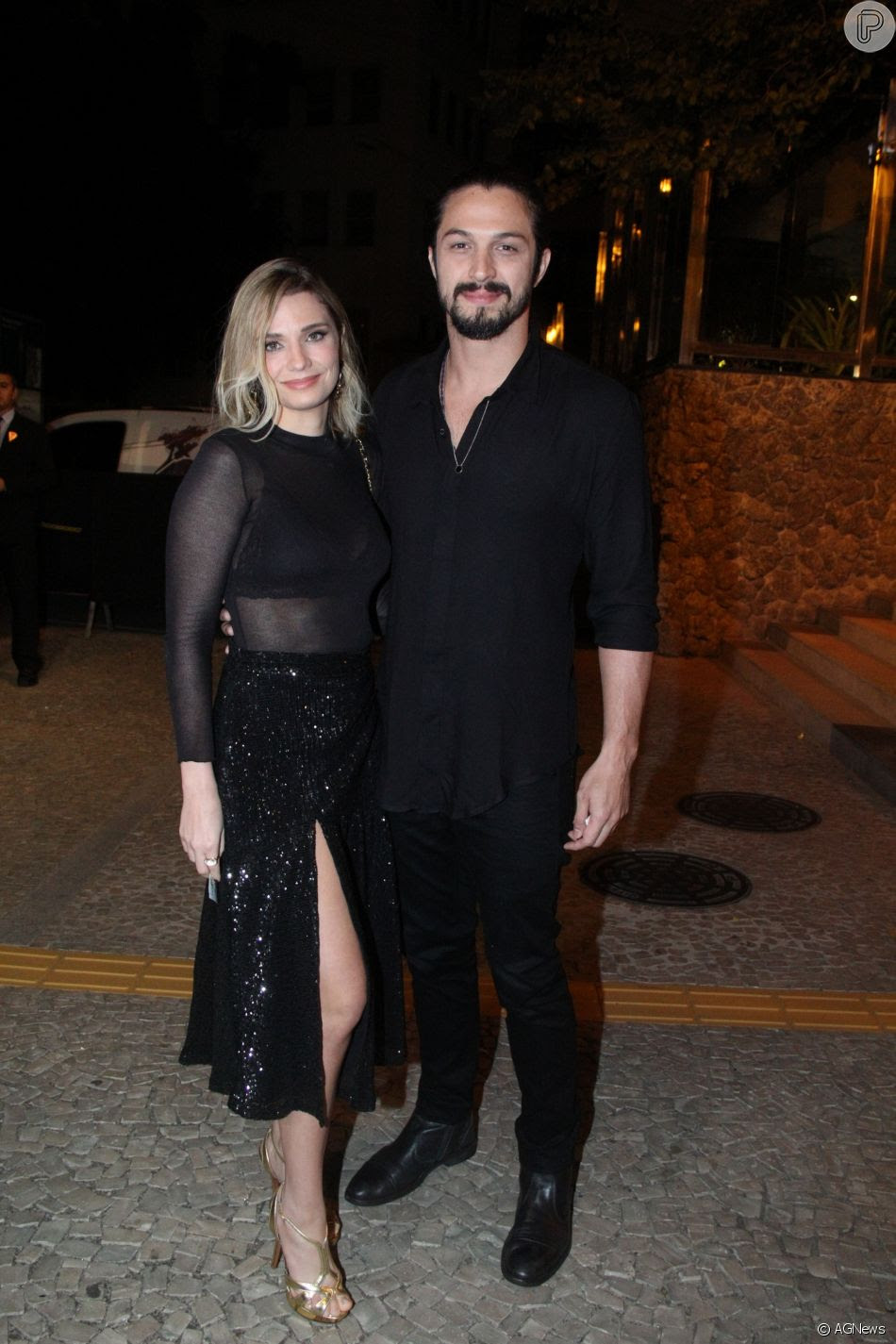 Romulo Estrela e a mulher, Nilma Quariguasi, marcaram presença no aniversário de Marina Ruy Barbosa na noite deste sábado, 30 de junho de 2018, no Morro da Urca, no Rio de Janeiro