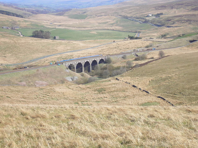 Lunds Viaduct - geograph.org.uk - 163936.jpg
