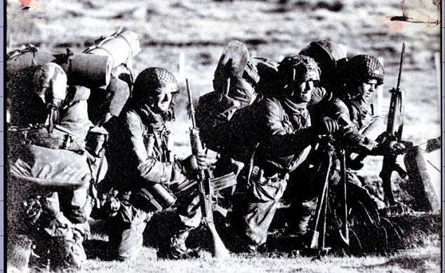 Guardsmen (1st Battalion Scots Guards Regiment) prepare to advance on Port Stanley during the Falklands War in 1982