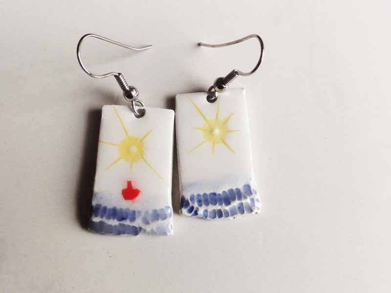 White ceramic dangle earrings with sun, sea and a little red boat - bring the summer back - Skelini