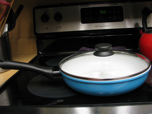 Vinaroz Die Cast Aluminum with Ceramic Coating 28-Cm Fry Pan with Lid and Vent