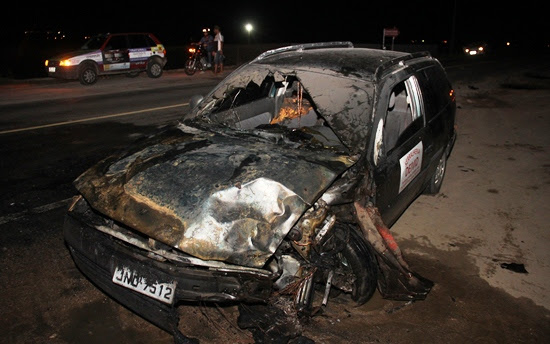 Situação do carro após o acidente mais parecia ter batido em outro do mesmo ou maior porte.