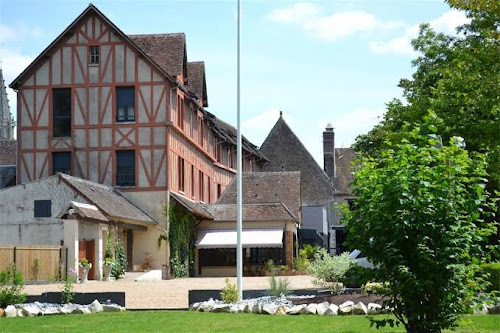 Logis Hôtel le Saint Jacques à Cloyes-les-Trois-Rivières