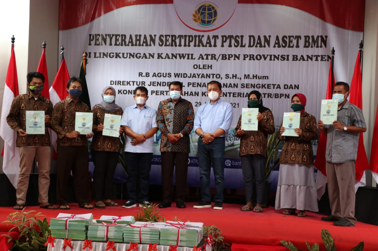 Warga Kabupaten Tangerang Terima Sertipikat Ptsl Dari Kementerian Atr Bpn Berita Kabupaten Tangerang