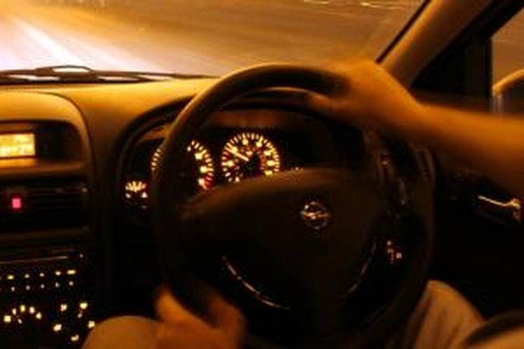 29+ Gambar Nyetir Mobil Malam Hujan Rudi Gambar