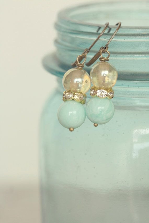 http://www.pinterest.com/pin/213287732322005369/ vintage rhinestone and glass earrings
